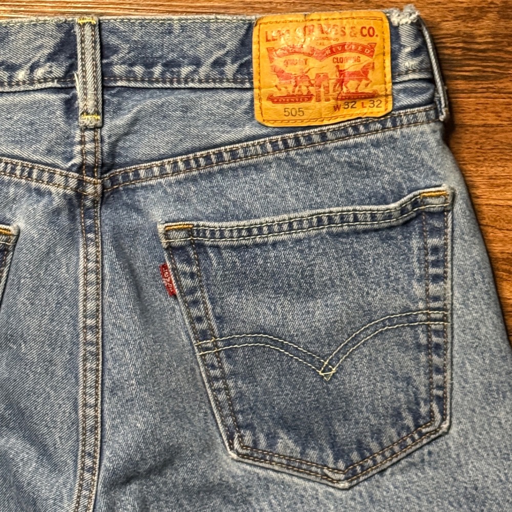 Levis 505 Jeans Mens 32x30 Blue Regular Fit Straight Leg Medium Wash Denim